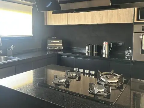 Casa 6 ambientes con 3 baños