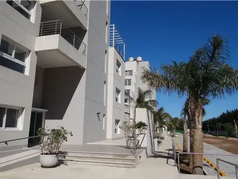 Venta cochera desc en complejo Vila Vela Tigre