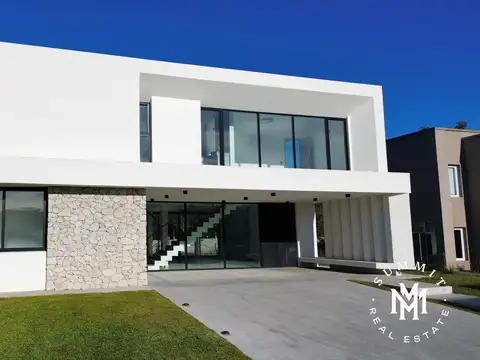Casa 5 ambientes con 5 baños