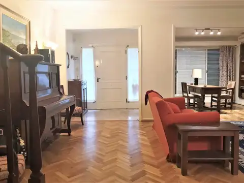 Casa en Alquiler con 1 cochera