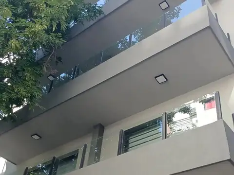Amplio  Monoambiente  a estrenar de 50 m2 totales con balcón  y patio