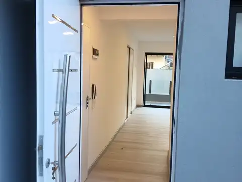 Amplio  Monoambiente  a estrenar de 50 m2 totales con balcón  y patio