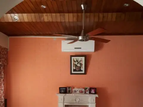 Depto Tipo Casa en Venta en Monte Castro, USD 170.000