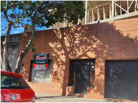 VENTA URGENTE   CASA 4 AMBIENTES CON GARAGE Y TERRAZA