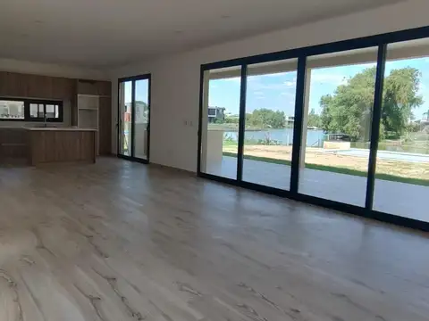 Casa 5 ambientes con 3 baños