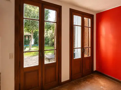 Casa en Venta con 2 cocheras