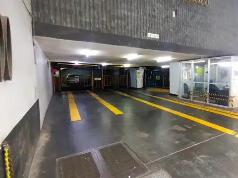 Uruguay al 300, y Av. Corrientes