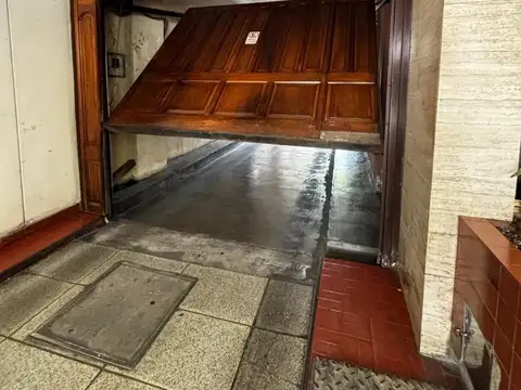 COCHERA TECHADA EN EDIFICO - VILLA LUGANO