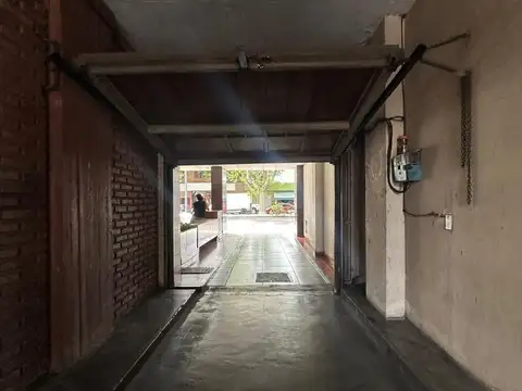 COCHERA TECHADA EN EDIFICO - VILLA LUGANO