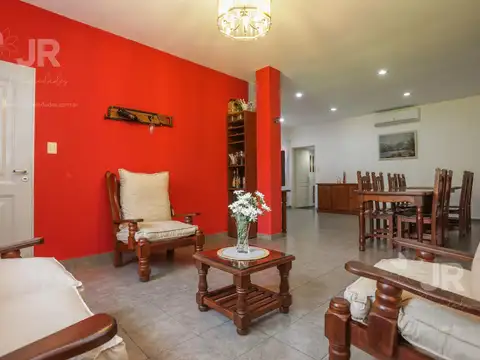 Casa 4 ambientes con parque en venta en Villa Adelina