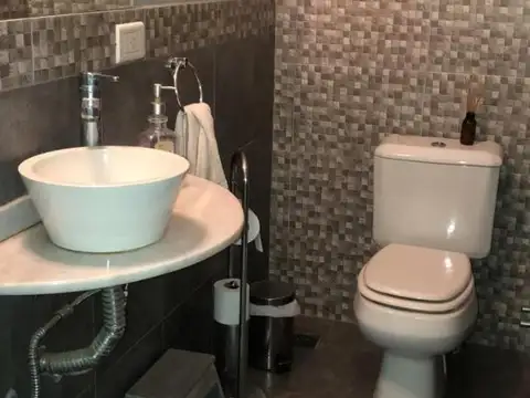 Casa en Alquiler con 4 cocheras