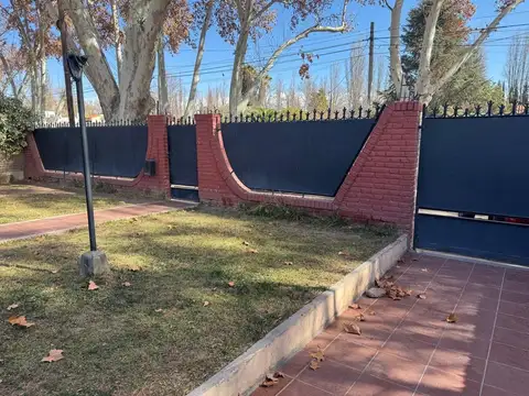 Casa 7 ambientes con 2 baños