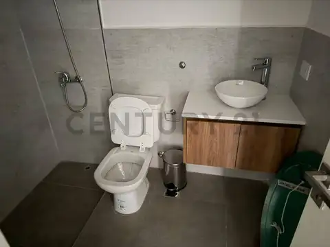 Oficina en Alquiler con 1 cochera