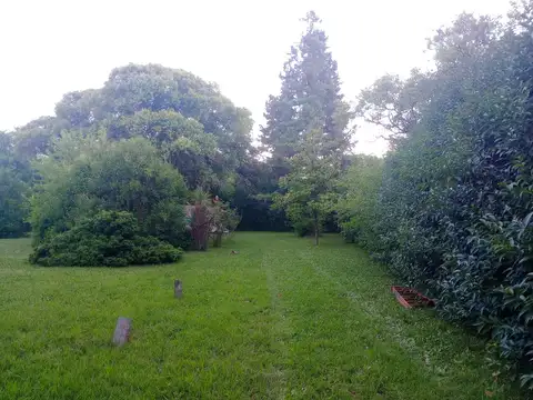 Venta de terreno con mejoras en Barrio San Eduardo, Luján