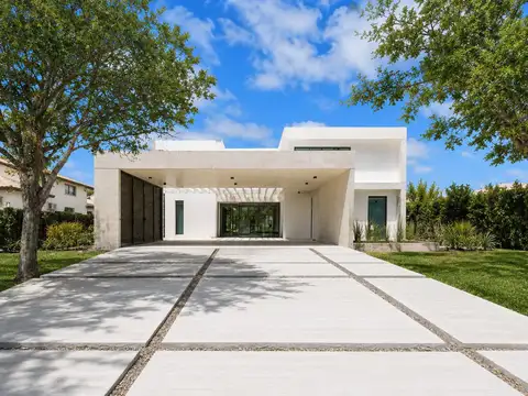 Casa en venta de 4 dormitorios en Kentucky Club de Campo, Funes.
