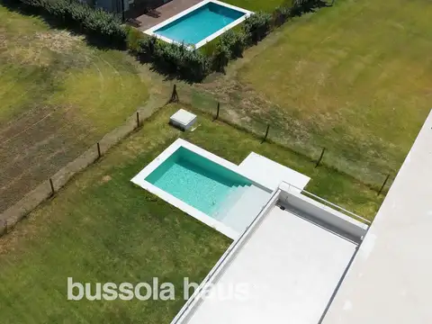 Casa 7 ambientes con 4 baños