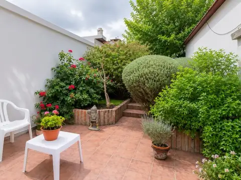 Venta casa 5 ambientes Villa Urquiza jardín y cochera