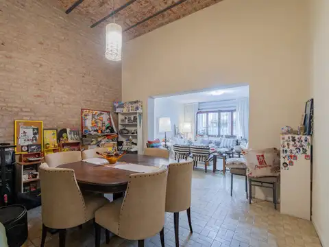 Venta casa en Villa Urquiza c/ jardín (acepta permuta)