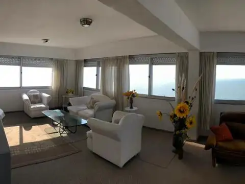 DEPARTAMENTO FRENTE AL MAR, DUEÑO DIRECTO, PLAYA GRANDE,  5 dormitorios, se alquila CON COCHERA. 9 personas