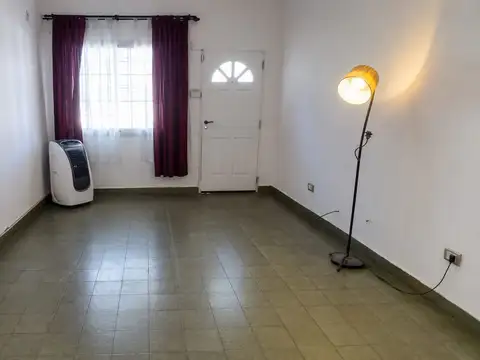 Casa al frente, 2 dormitorios, Zona Sur