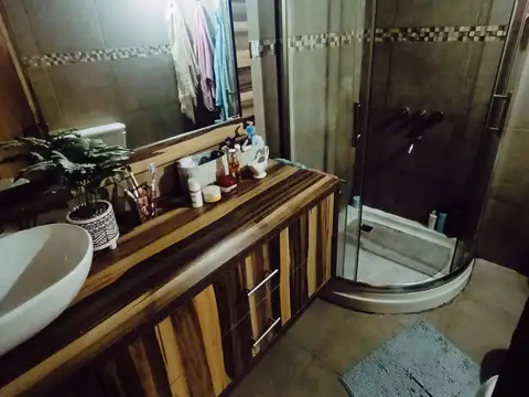 En venta hermosa casa de 2 dormitorios , completísima con pileta , zona club Patronato