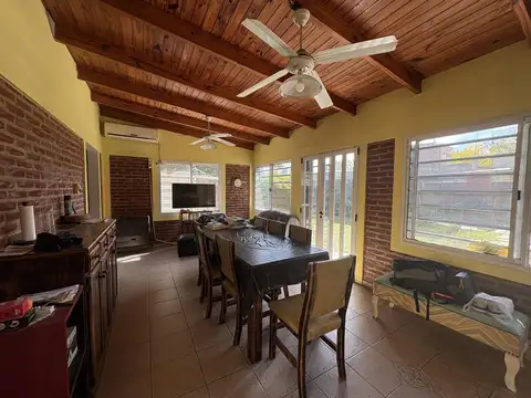 Casa en Venta con 3 cocheras