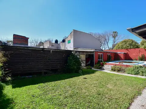 Casa en Venta c/ 3 Dormitorios, Parque y Pileta