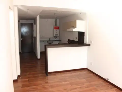 3 de Febrero 385 - 1 dormitorio con comodín/escritorio en alquiler