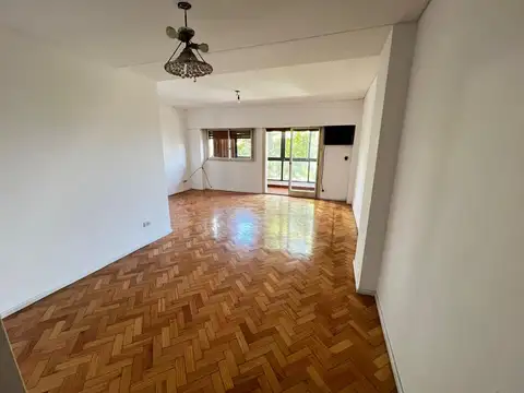 Imperdible 4 ambientes con balcón en Colegiales