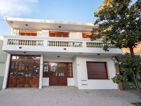 EXCLUSIVA CASA EN VENTA CON QUINCHO Y PILETA