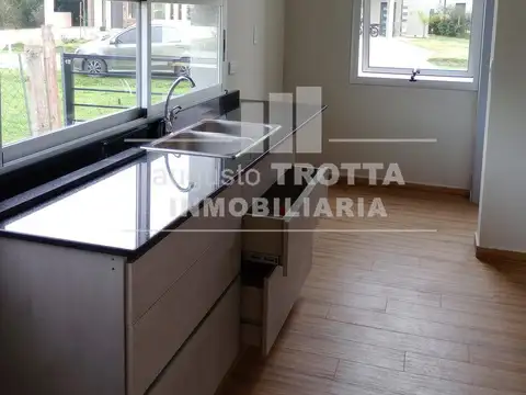 CASA A ESTRENAR  EN UNA PLANTA