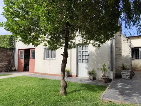 Casa en Venta con 3 cocheras