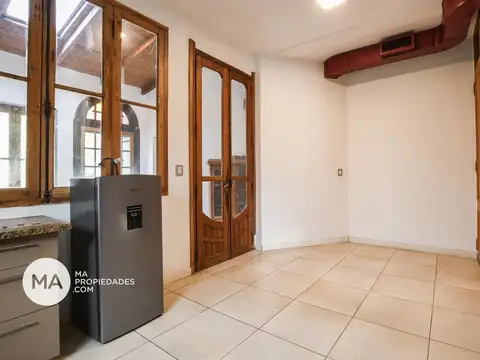 Casa 8 ambientes con 3 baños