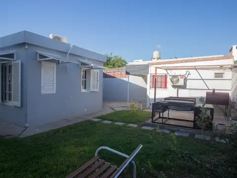 Casa 7 ambientes con 2 baños