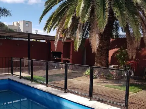 Caseros 2940 , Piso 1