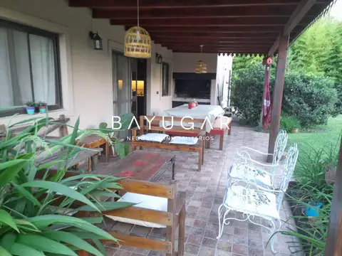 Casa 5 ambientes con 2 baños