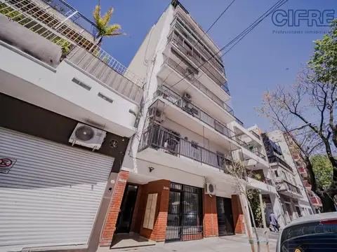 Mono ambiente con placard y cocina separada en Villa Pueyrredon.