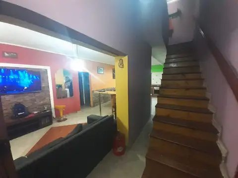 Casa 5 ambientes con 2 baños