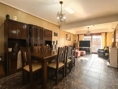 Depto Tipo Casa en Venta con 1 cocheras
