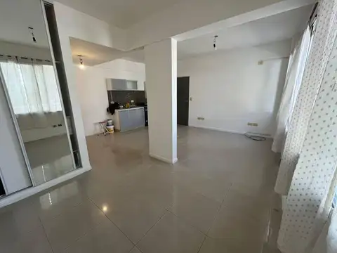 Depto Tipo Casa en Alquiler en Liniers, $ 700.000