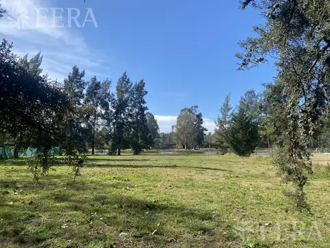 Venta lote de 1639 m2 en Club de Campo Miralagos 1- La Plata