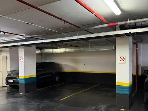 Oficina en Alquiler con 4 cocheras