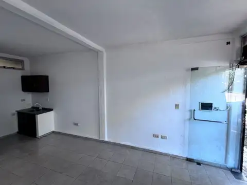 Local en Alquiler en Villa Centenario, $ 350.000