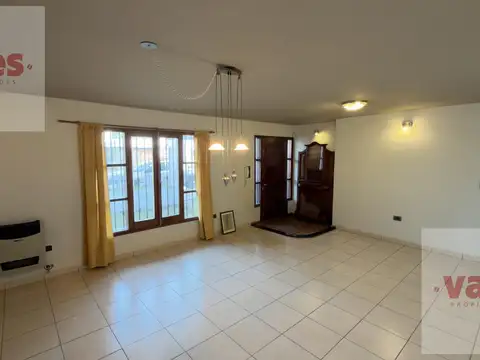 Casa 6 ambientes con 3 baños