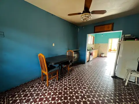 DOS CASA S/LOTE DE 237 M2 V. ALSINA VENTA-PERMUTA