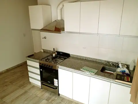 DEPARTAMENTO 2 AMBIENTES TIPO CASA CON PATIO Y PARRILLA. NO PAGA EXPENSAS. LARTIGAU 155 WILDE