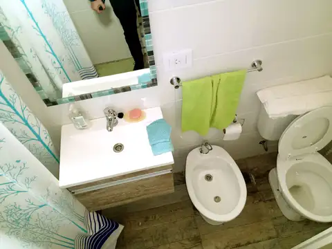 DEPARTAMENTO 2 AMBIENTES TIPO CASA CON PATIO Y PARRILLA. NO PAGA EXPENSAS. LARTIGAU 155 WILDE