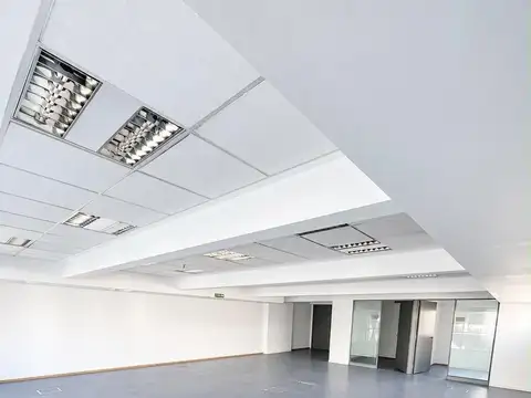 Oficina en Alquiler con 1 cochera