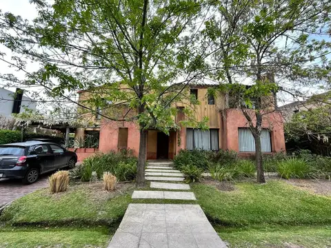 Casa en alquiler anual con 4 dormitorios en Laguna del sol