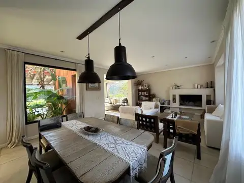 Casa en alquiler anual con 4 dormitorios en Laguna del sol